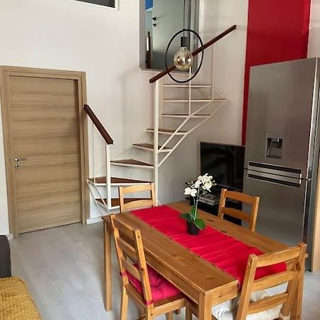 Comfy Apartment With Low Ceiling Attic Athen Exterior foto