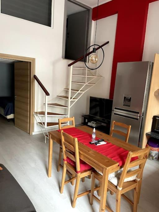 Comfy Apartment With Low Ceiling Attic Athen Exterior foto
