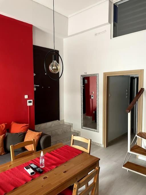 Comfy Apartment With Low Ceiling Attic Athen Exterior foto