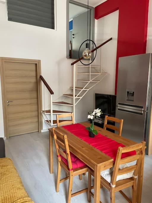 Comfy Apartment With Low Ceiling Attic Athen Exterior foto